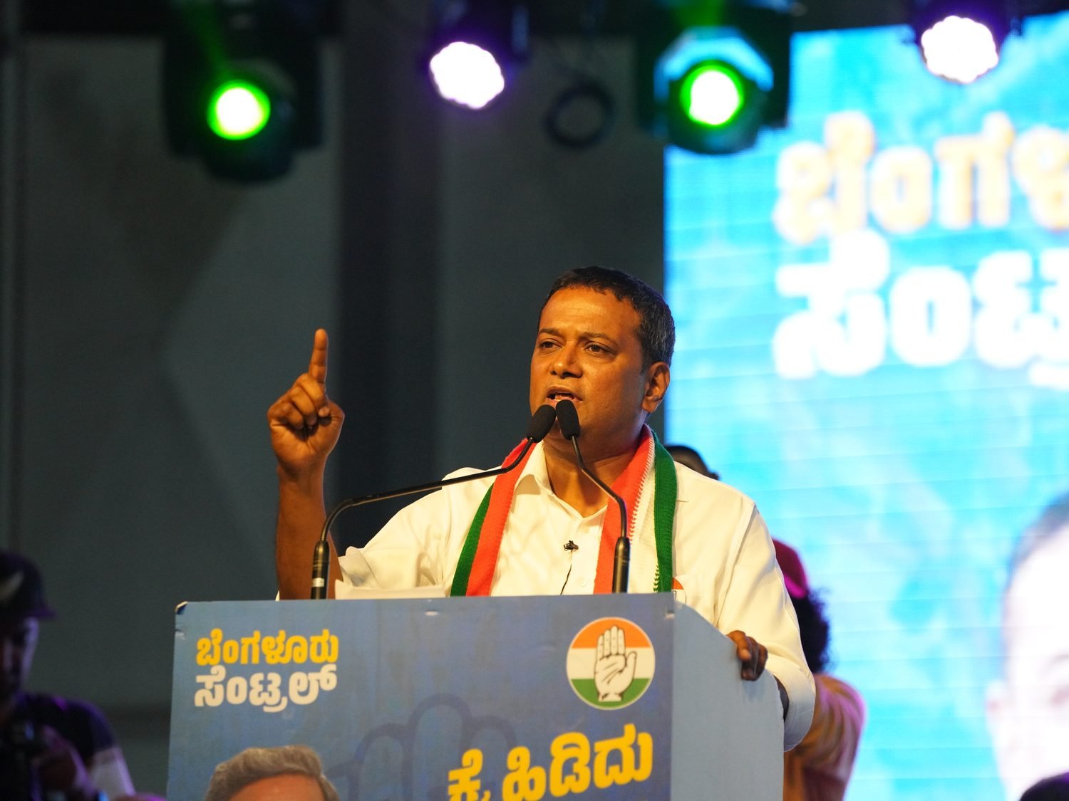 Mansoor Ali Khan speaking at a Bengaluru Central campaign rally.